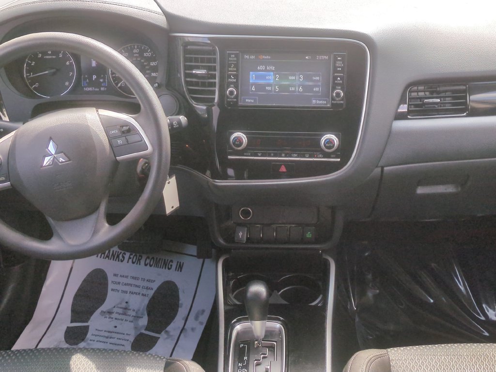 Used 2020 Mitsubishi Outlander ES FWD image 15