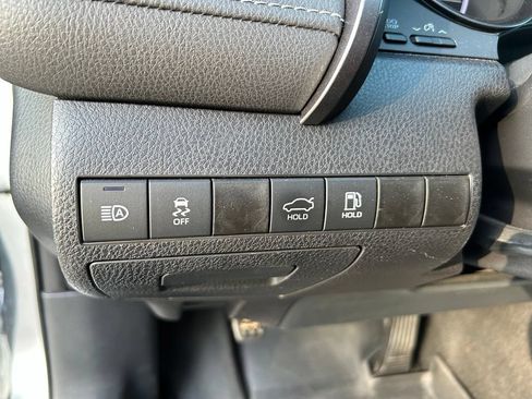 Used 2021 Toyota Camry SE FWD image 19