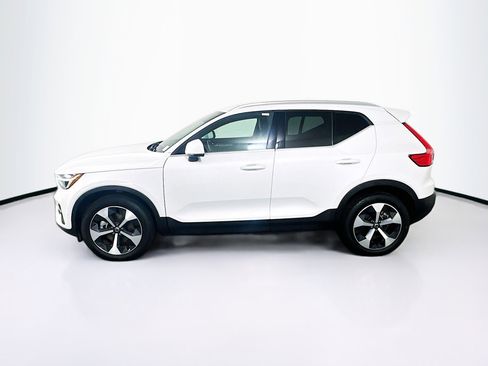 Used 2025 Volvo XC40 B5 Plus AWD/4WD image 4