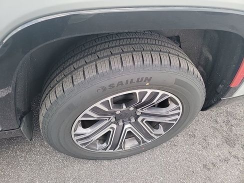 Used 2024 Jeep Wagoneer L Series II w/ Flexible Seating Group image 3