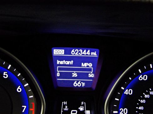 Used 2016 Hyundai Elantra GT FWD image 14