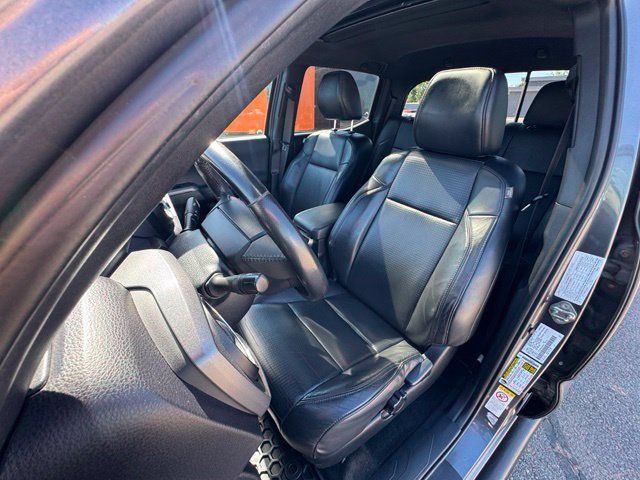 Used 2019 Toyota Tacoma SR5 AWD/4WD image 9