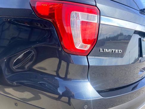 Used 2017 Ford Explorer Limited w/ Equipment Group 301A FWD image 9
