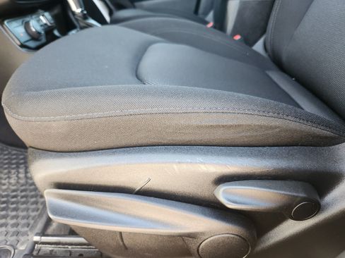 Used 2023 Jeep Renegade Latitude AWD/4WD image 18
