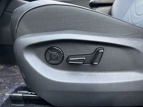 New 2026 Volkswagen Tiguan SE image 13