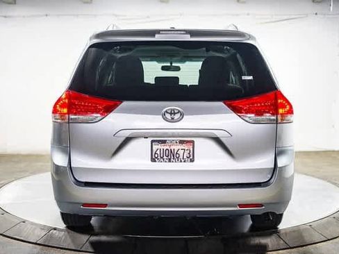 Used 2012 Toyota Sienna LE w/ Towing Pkg image 8