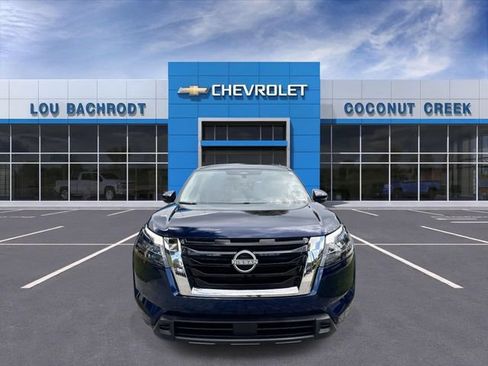 Used 2025 Nissan Pathfinder SV FWD image 3