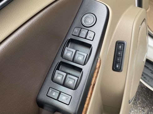 Used 2018 Chevrolet Tahoe Premier RWD image 18