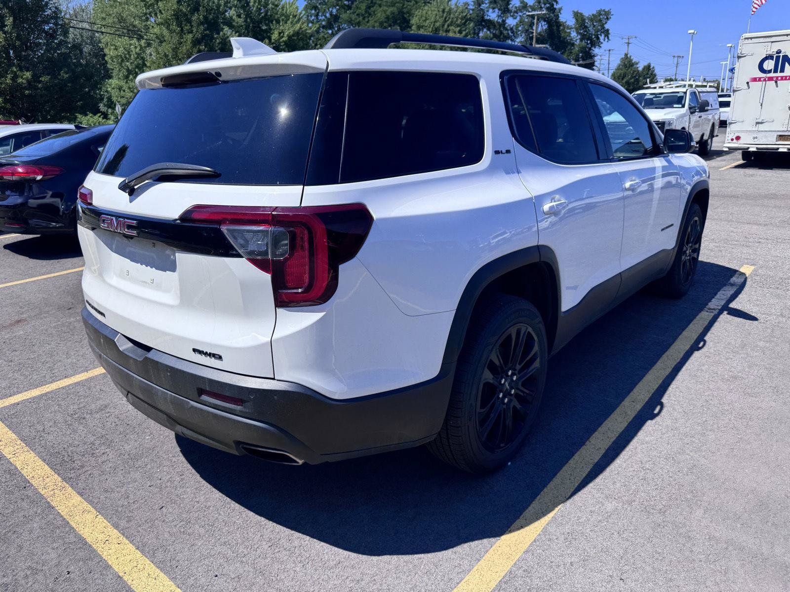Used 2022 GMC Acadia SLE w/ Driver Convenience Package AWD/4WD image 4