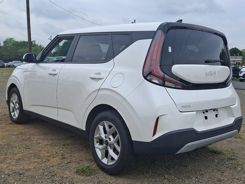 Certified 2023 Kia Soul LX w/ LX Technology Package FWD image 4