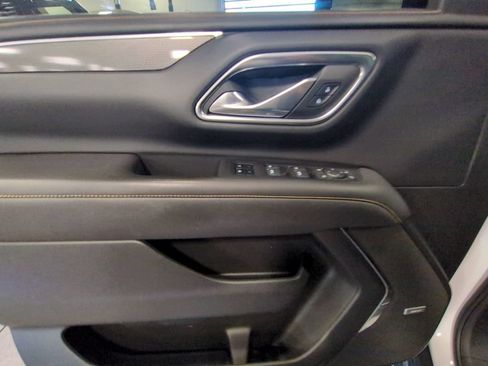 Used 2023 GMC Yukon AT4 w/ AT4 Premium Package AWD/4WD image 11
