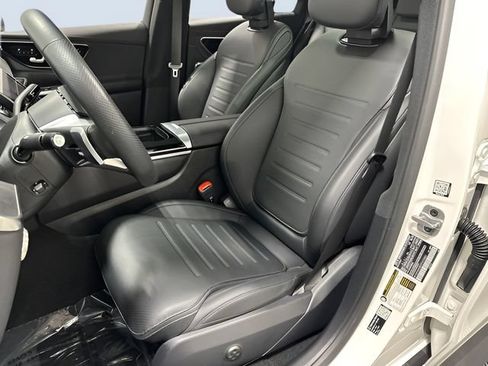 Used 2026 Mercedes-Benz GLC 300 4MATIC image 29