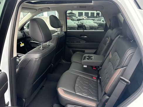 New 2026 Nissan Pathfinder Platinum FWD image 25