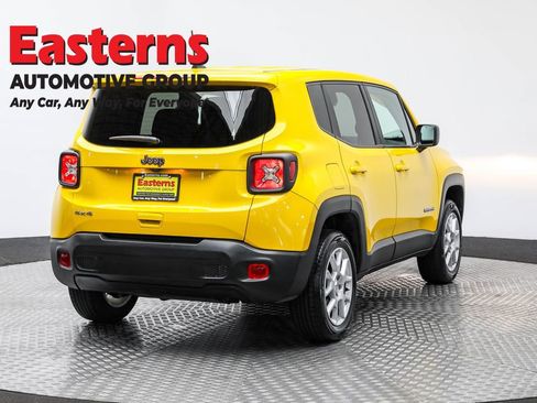 Used 2023 Jeep Renegade Latitude AWD/4WD image 5