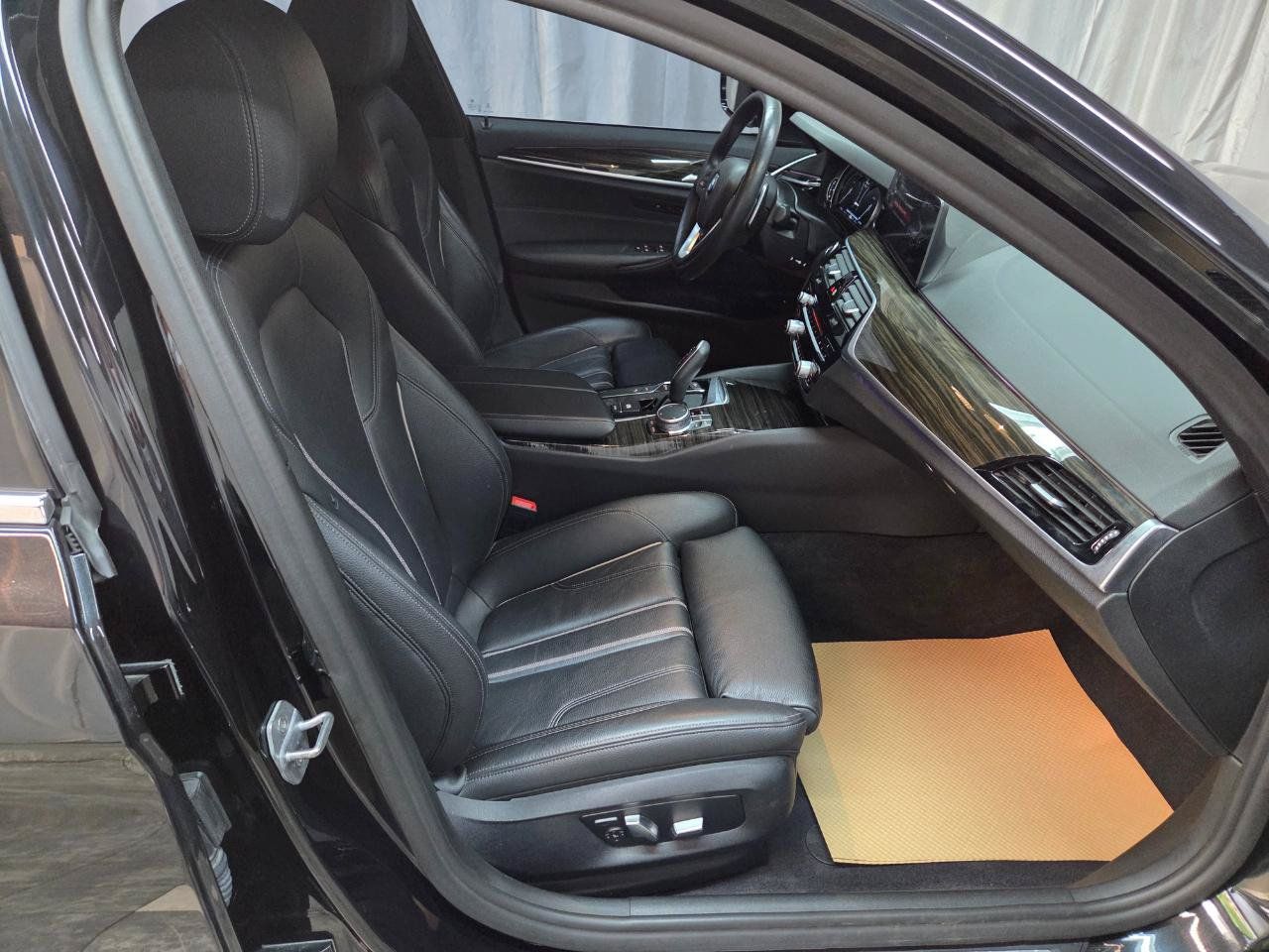 Used 2019 BMW 530e xDrive w/ Convenience Package AWD/4WD image 15