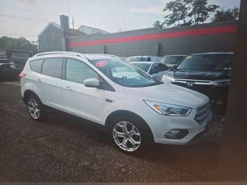 Used 2019 Ford Escape Titanium AWD/4WD image 3