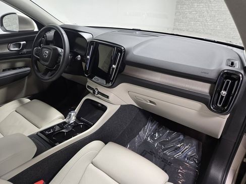 Used 2024 Volvo XC40 B5 Plus image 55