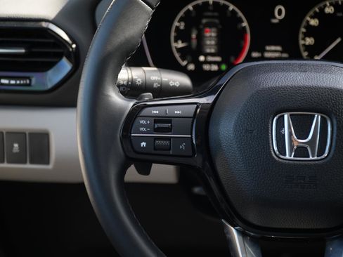 Used 2025 Honda Pilot EX-L image 24