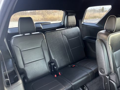 Used 2023 Chevrolet Traverse Premier image 16