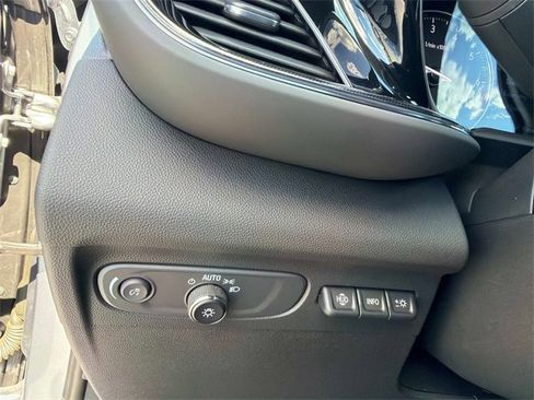 Used 2022 Buick Envision Essence w/ Technology Package I image 29