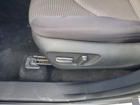 Used 2024 Toyota Highlander LE image 16