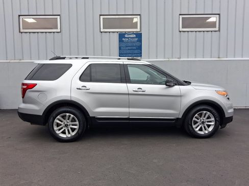 Used 2014 Ford Explorer XLT w/ Equipment Group 202A FWD image 8