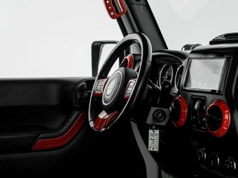 Used 2017 Jeep Wrangler Sahara w/ Connectivity Group image 10