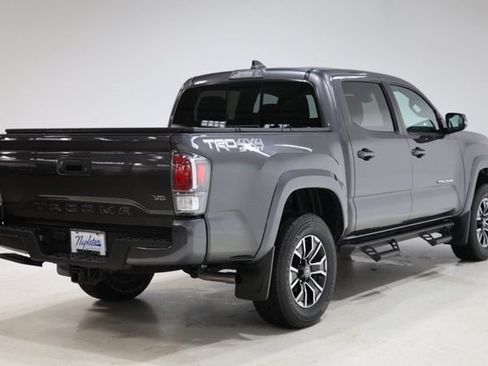Used 2020 Toyota Tacoma TRD Sport w/ TRD Premium Sport Package AWD/4WD image 7