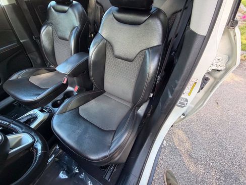 Used 2021 Jeep Compass Latitude w/ Sun and Sound Group AWD/4WD image 12