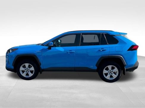Used 2019 Toyota RAV4 LE w/ Carpet Mat Package AWD/4WD image 2