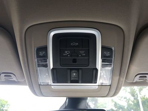 Used 2019 RAM 1500 Laramie AWD/4WD image 23