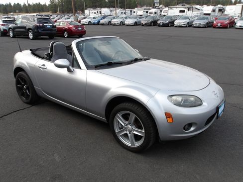 Used 2006 MAZDA MX-5 Miata Touring image 15