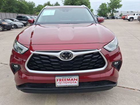 Used 2022 Toyota Highlander XLE FWD image 9