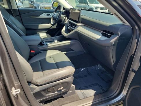 Used 2026 Ford Explorer Active w/ Active Comfort Package RWD image 14