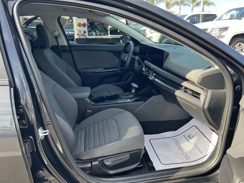 Used 2025 Kia K4 EX image 29