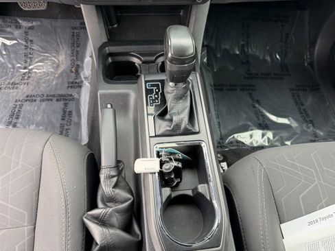 Used 2018 Toyota Tacoma TRD Sport w/ Technology Package image 16