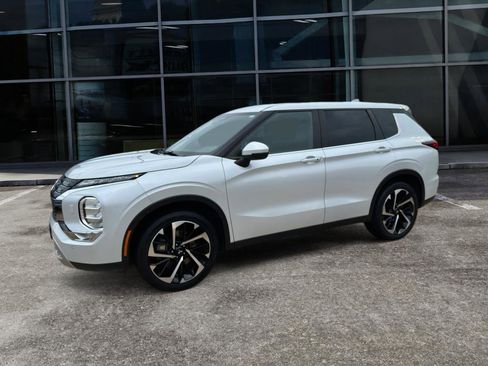 Used 2023 Mitsubishi Outlander ES image 4