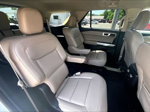 Used 2021 Ford Explorer XLT w/ Equipment Group 202A RWD image 28