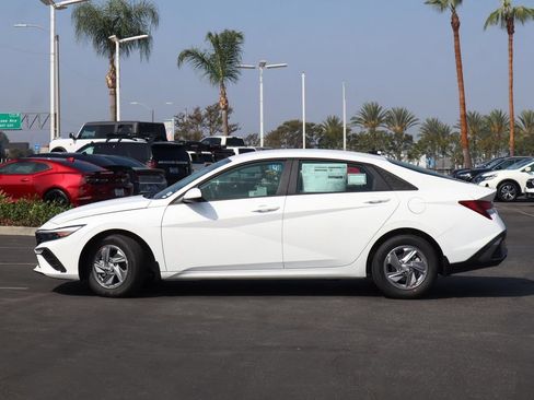 New 2026 Hyundai Elantra SE FWD image 11