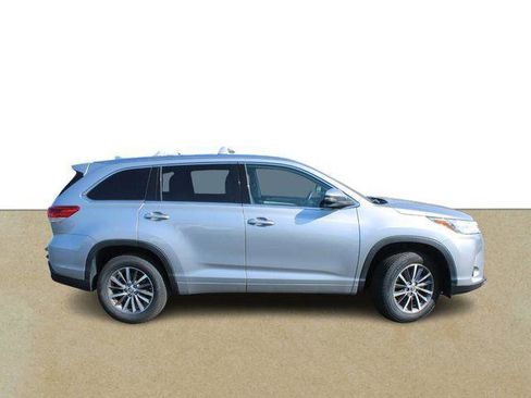 Certified 2018 Toyota Highlander XLE image 2