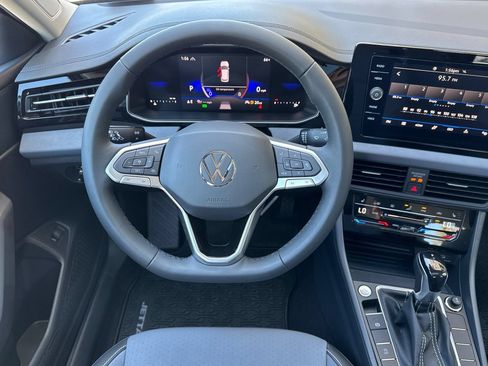 New 2026 Volkswagen Jetta SE FWD image 14