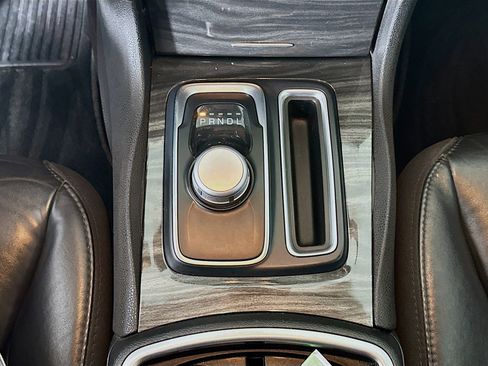 Used 2018 Chrysler 300 Touring L image 24
