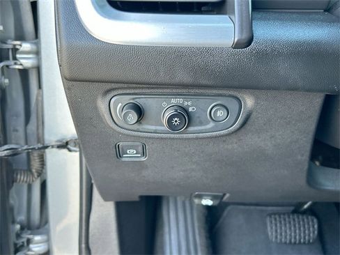 Used 2023 GMC Terrain SLT image 18