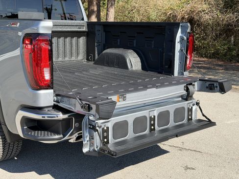 New 2026 GMC Sierra 1500 SLT image 16