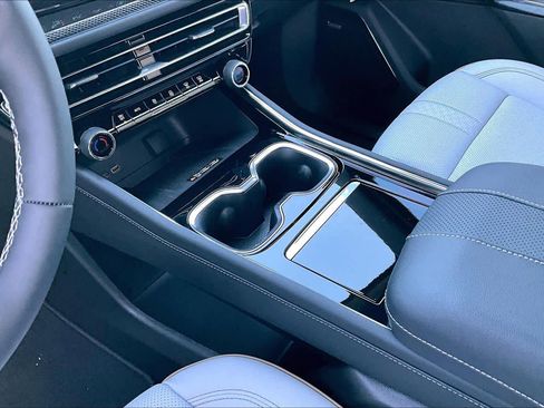 New 2026 Chevrolet Traverse High Country image 8