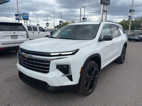 Used 2026 Chevrolet Traverse LT image 2