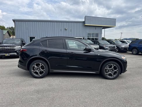 Used 2022 Alfa Romeo Stelvio Ti image 6