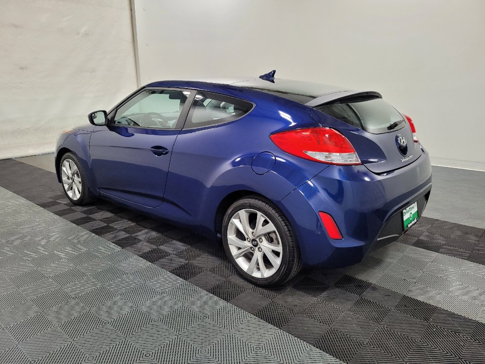 Used 2017 Hyundai Veloster FWD image 3