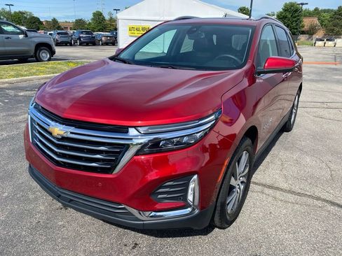 Used 2023 Chevrolet Equinox Premier AWD/4WD image 3