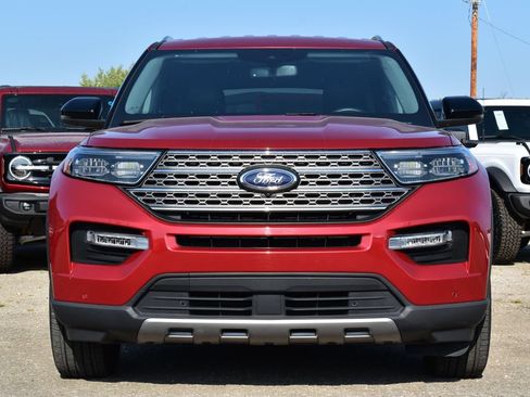Used 2024 Ford Explorer Limited w/ Equipment Group 301A AWD/4WD image 2